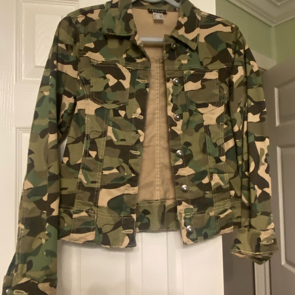 Camouflage Button-Up Jacket